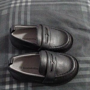 Little boys size 4 koala kids loafers